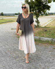 Batikowa, rozkloszowana sukienka z okrągłym dekoltem