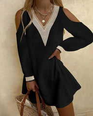 Koronkowa sukienka z odsłoniętymi ramionami