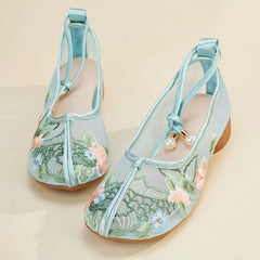 Haftowane ręcznie oddychające sandały