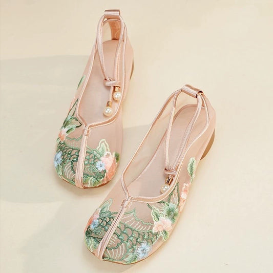 Haftowane ręcznie oddychające sandały