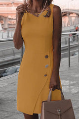 Elegancka i klasyczna ołówkowa sukienka mini zapinana na guziki