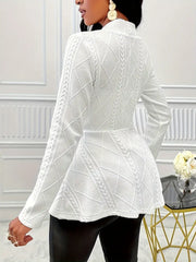 Elegancki płaszcz z długim rękawem i falbaną