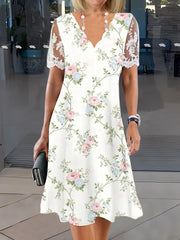 Sukienka tunika z krótkim rękawem i koronką w kwiatowy wzór