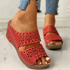 Skórzane, haftowane, miękkie, ortopedyczne sandały na koturnie