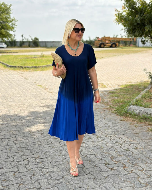 Batikowa, rozkloszowana sukienka z okrągłym dekoltem