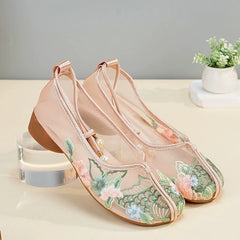 Haftowane ręcznie oddychające sandały