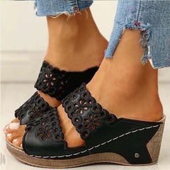 Skórzane, haftowane, miękkie, ortopedyczne sandały na koturnie