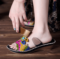 ✨Czeskie, ręcznie robione sandały na koturnie w kwiaty