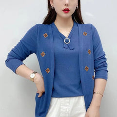 Damski elegancki top z haftowanymi kwiatami i dekoltem w kształcie litery V