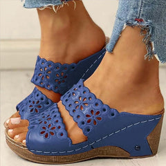 Skórzane, haftowane, miękkie, ortopedyczne sandały na koturnie