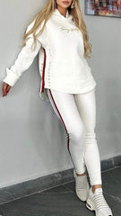 Damski garnitur casual w paski z długim rękawem i kapturem