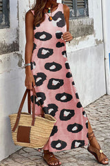 Lekka, luźna sukienka w panterkę, z rozcięciem na plecach