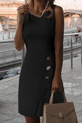 Elegancka i klasyczna ołówkowa sukienka mini zapinana na guziki