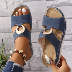 Swobodny oddychanie kobiet na sandałach platformowych ortopedycznych