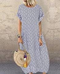 Sukienka w duże rozmiary z krótkim rękawem i nadrukiem w kropki