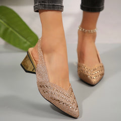 Elegancki dreneston sandałów na sznur