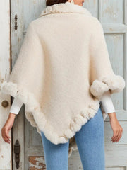 Dziane ponczo: obszycie ze sztucznego futra, wygodny szalik zimowy