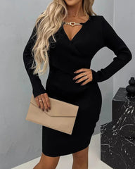 Sukienka z dzianiny sweterkowej z łańcuszkiem w kształcie serca