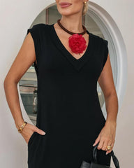 Casualowa sukienka z kieszeniami i dekoltem w kształcie litery V