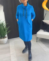 Casualowa sukienka z golfem w jednolitym kolorze i kieszeniami