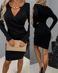 Sukienka z dzianiny sweterkowej z łańcuszkiem w kształcie serca