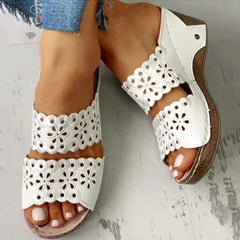 Skórzane, haftowane, miękkie, ortopedyczne sandały na koturnie