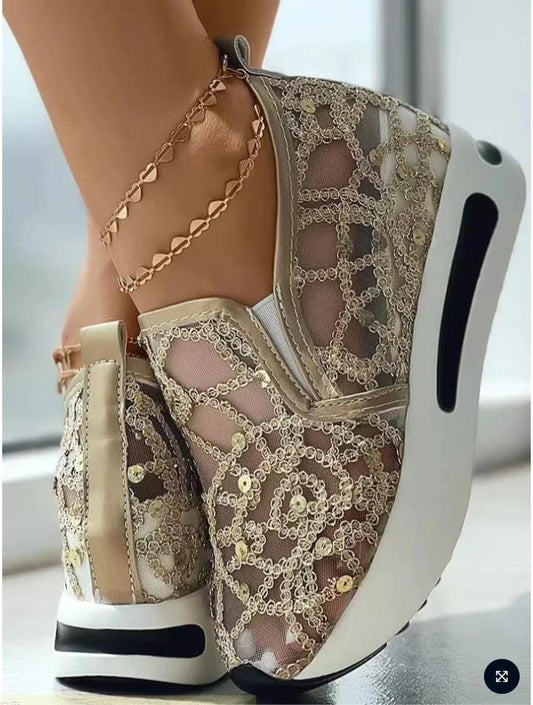 Damskie trampki z koronką w kwiaty