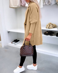 Casualowy płaszcz z kołnierzykiem i długimi rękawami, zapinany na guziki i kieszeniami