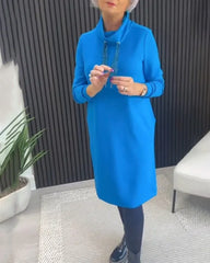 Casualowa sukienka z golfem w jednolitym kolorze i kieszeniami