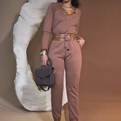 Damski swobodny komplet z topem i spodniami z dekoltem w serek