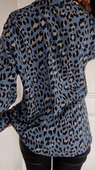 Casualowy top z klapami i rękawem w panterkę