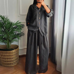 Bawełniany i lniany top z sznurkiem oraz bawełnianymi i lnianymi spodniami