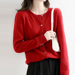 Damska koszula z okrągłym dekoltem, zapinana na guziki, wykonana z dzianiny