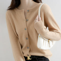 Damska koszula z okrągłym dekoltem, zapinana na guziki, wykonana z dzianiny