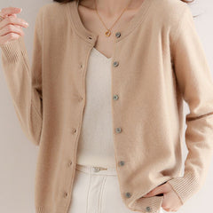 Damska koszula z okrągłym dekoltem, zapinana na guziki, wykonana z dzianiny