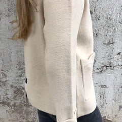 Damski płaszcz z dzianiny zapinany na zamek i kieszenie