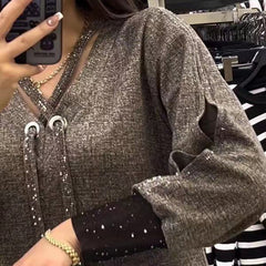 Damska sukienka z długim rękawem i dekoltem w serek