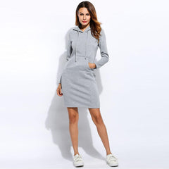 👗 Sukienka z długim rękawem i kapturem