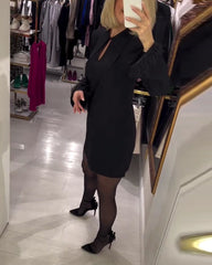 Sukienka w jednolitym kolorze, o prostym kroju i długim rękawie