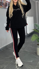 Damski garnitur casual w paski z długim rękawem i kapturem