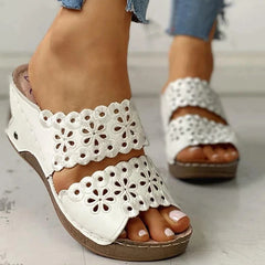 Skórzane, haftowane, miękkie, ortopedyczne sandały na koturnie