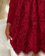 Koronka pod pachami z kwadratowym dekoltem