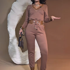 Damski swobodny komplet z topem i spodniami z dekoltem w serek