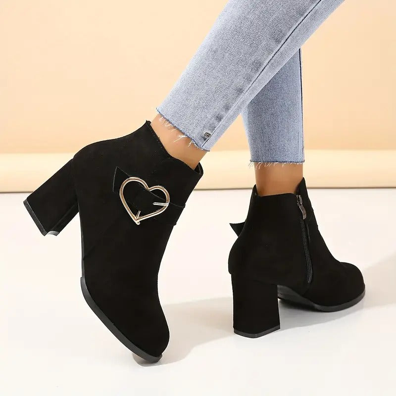 Damskie krótkie buty na obcasie klockowym