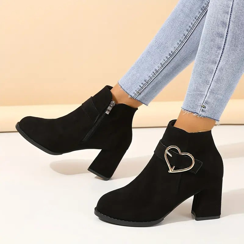 Damskie krótkie buty na obcasie klockowym