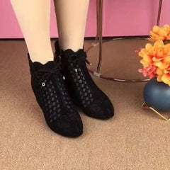 2024 jesienne i zimowe nowe buty Martin z wydrążoną siatką na grubym, krótkim obcasie