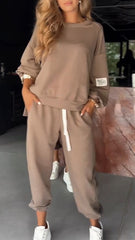 Damski zestaw casualowy z bluzką i spodniami z okrągłym dekoltem