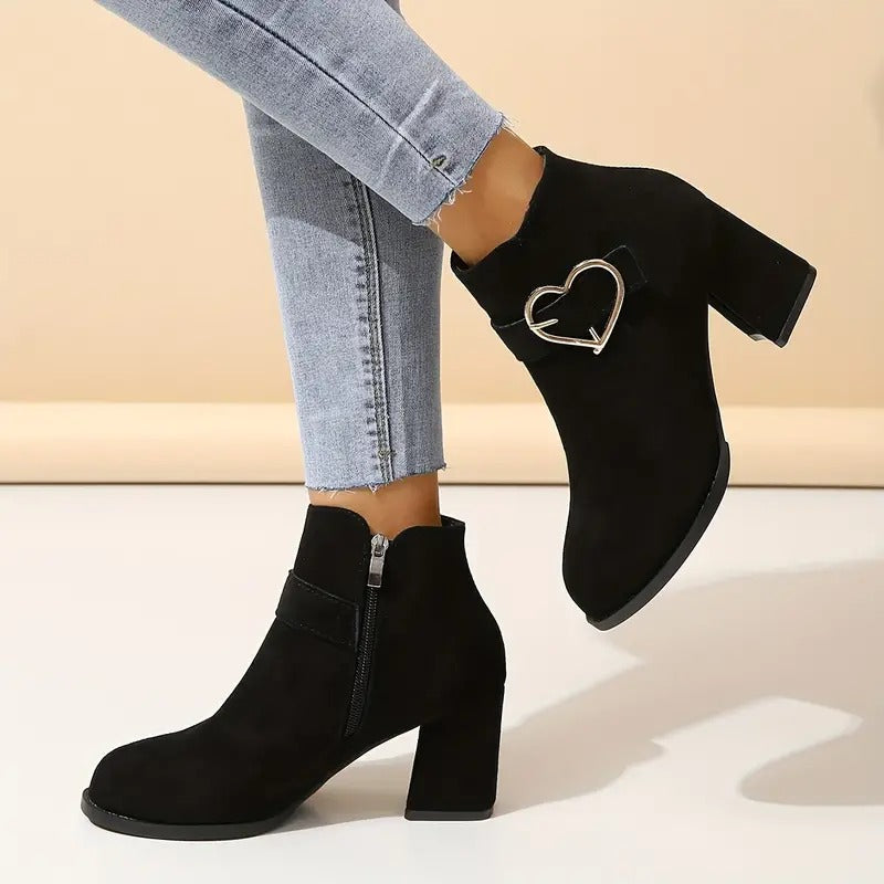 Damskie krótkie buty na obcasie klockowym