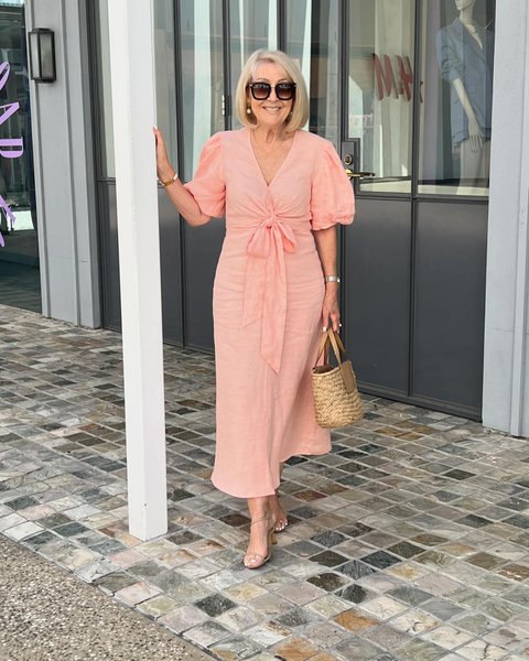 Eleganckie bawełniane i lniane sukienki damskie z kokardą i paskiem