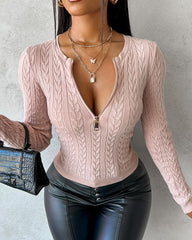 Sweter z dzianiny o luźnym kroju, z okrągłym dekoltem i zamkiem błyskawicznym. Top o dopasowanym kroju